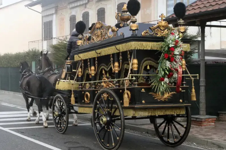 corteo funebre con cavalli